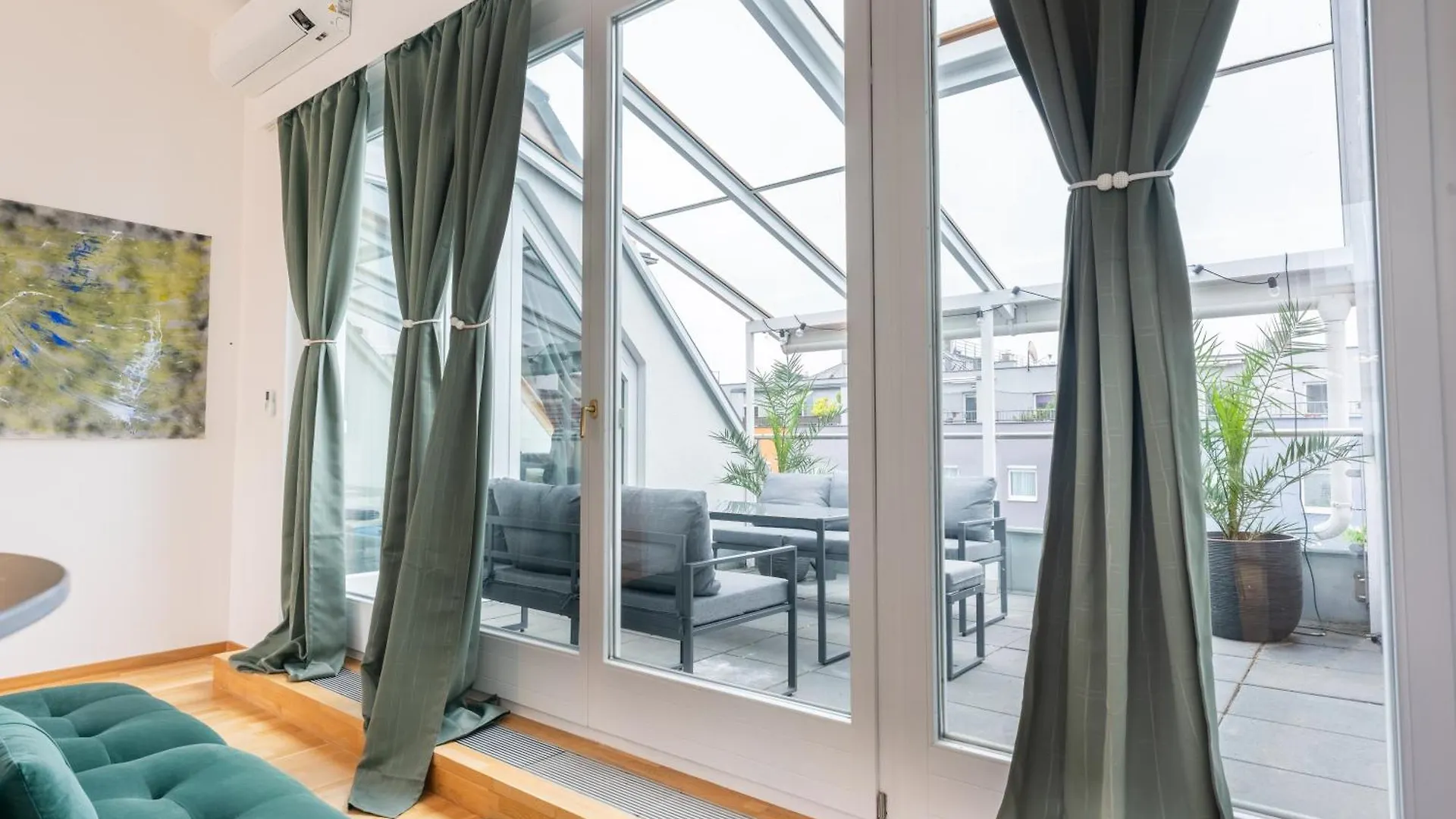 Premium Suites Vienna - Rooftop Penthouse Apartment